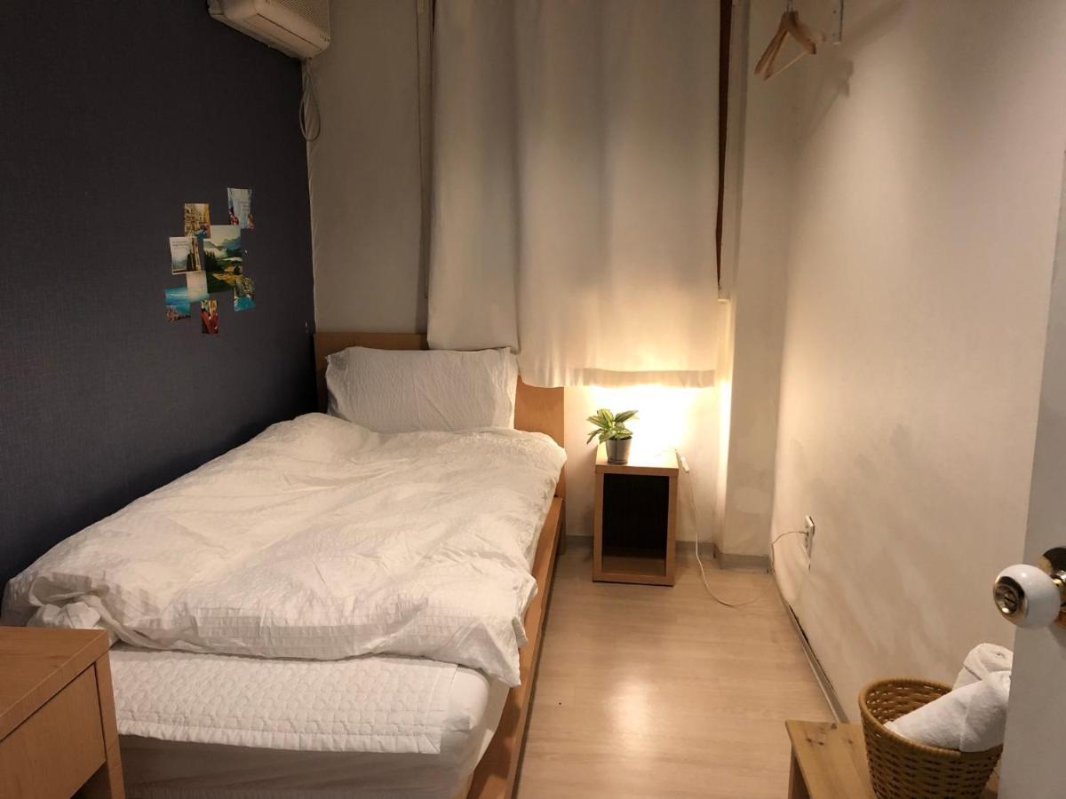 Chris Hostel Seoel Buitenkant foto