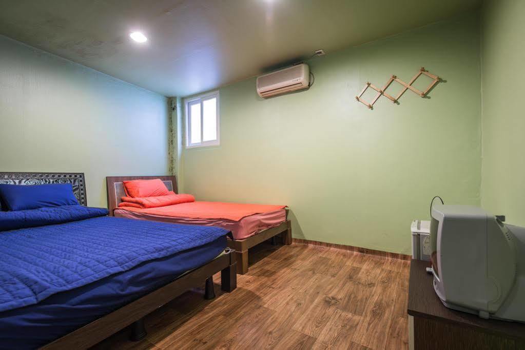 Chris Hostel Seoel Buitenkant foto